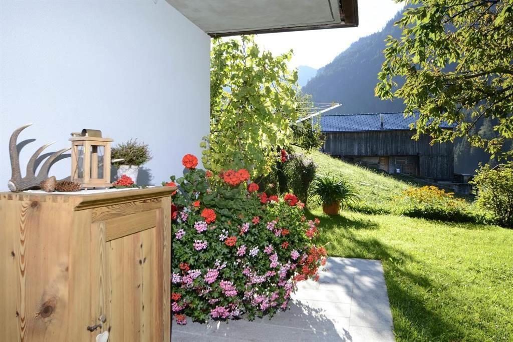 Apartamento Haus Saler Silbertal Exterior foto